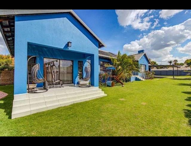 4 BEDROOM HOUSE FOR SALE IN KEMPTON PARK EXT 05